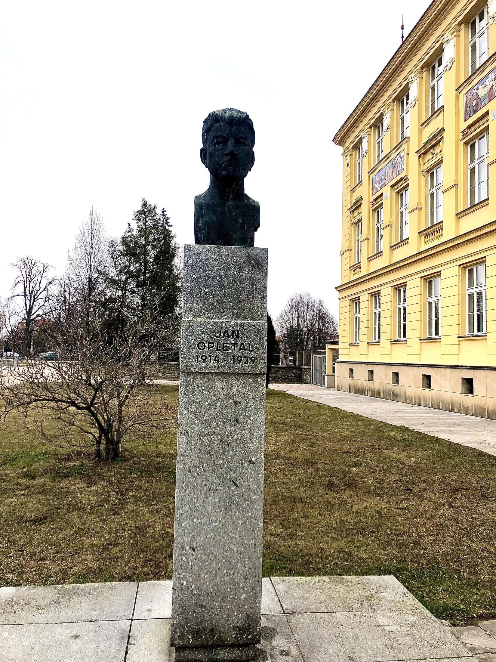 Busta Jana Opletala v Litovli; Zdroj: Mapy.cz