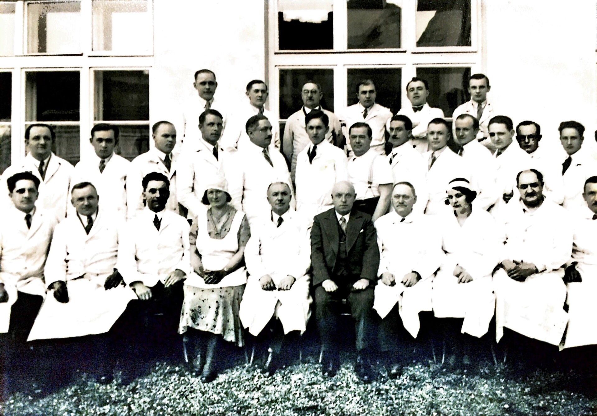Josef Kotrbáček - spodní řada, pátý zleva; Zdroj: Fotoarchiv Ludmily Mayerové