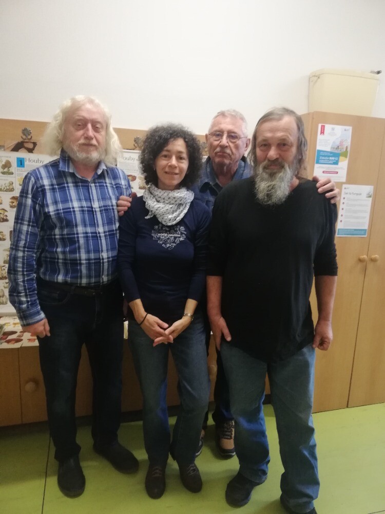 Zleva Milan Polák, dále Radmila Čoupková - knihovnice,&nbsp;zprava Miroslav Marusjak