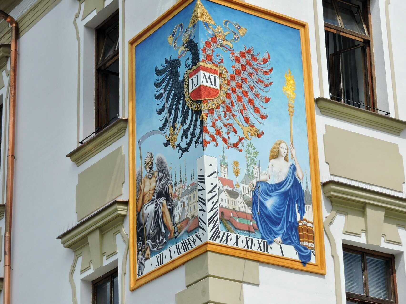 Radomír Surma při odhalování slunečních hodin na budově olomoucké radnice, foto: Osobnost Moravy