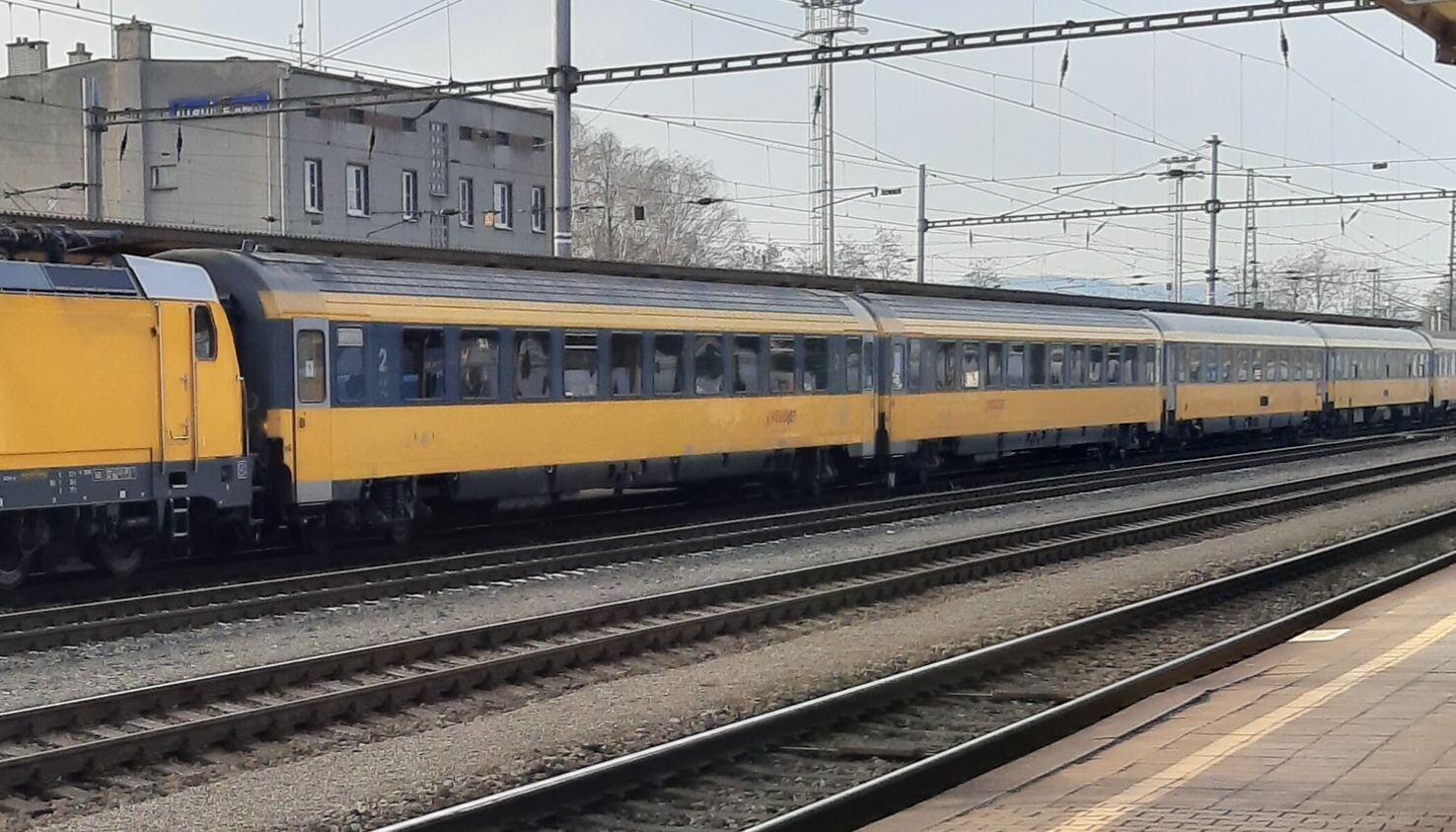 Prohledávaný vlak v Hranicích, zdroj: PČR
