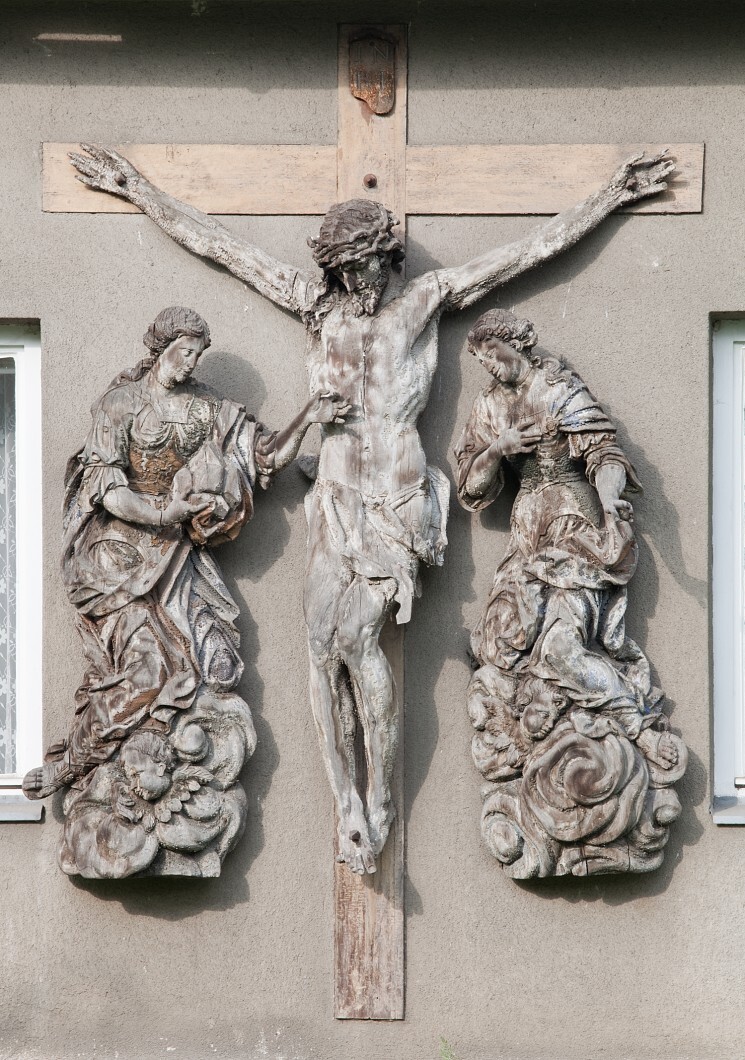 Kříž a světice na svém původním místě v Řepčíně; zdroj: Muzeum umění Olomouc
