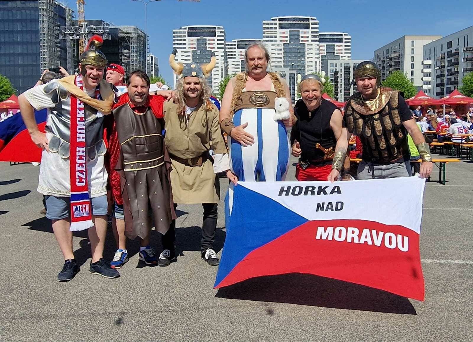 Výprava hokejových fanoušků z Horky nad Moravou, Robert Stejskal první zprava, foto: David Foretník