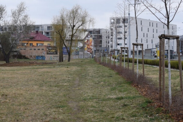 Park u Galerie Šatovka, Zdroj: Olomoucký Report, 2021