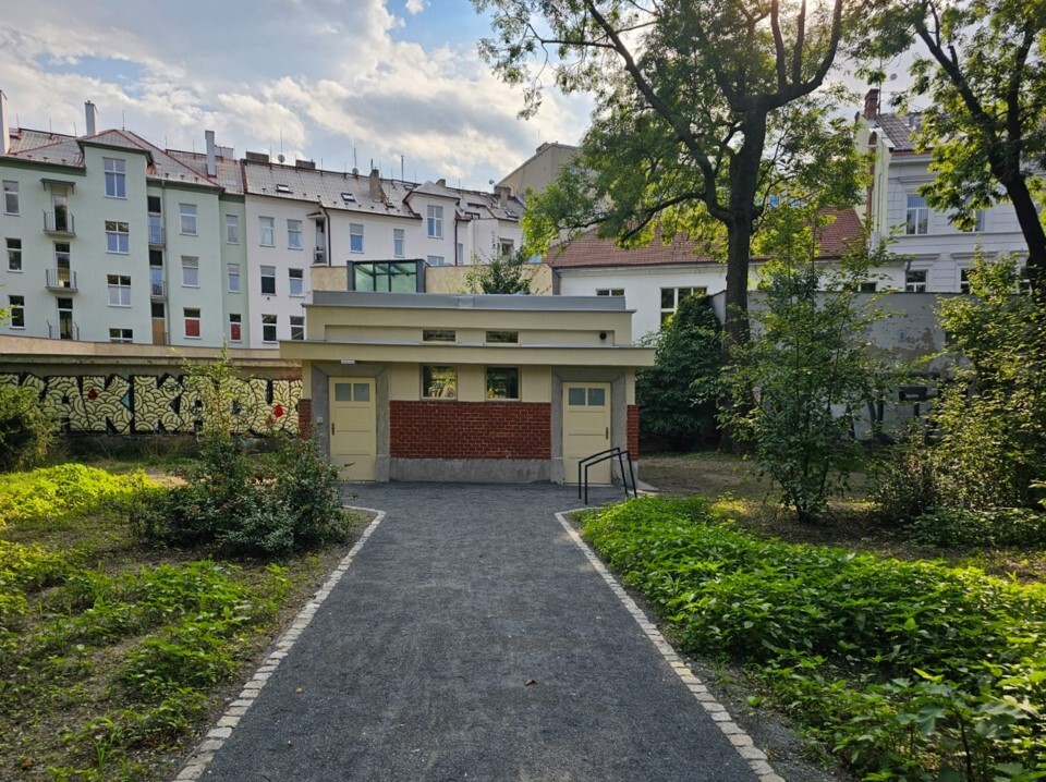 Čechovy sady, Veřejné toalety, atelier masparti; zdroj: Za krásnou Olomouc