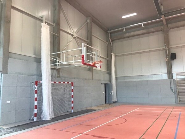 Dokončovací práce v objektu tělocvičny, zdroj: drahotuse.cz