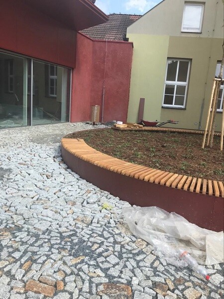 Dokončovací práce v objektu tělocvičny, zdroj: drahotuse.cz