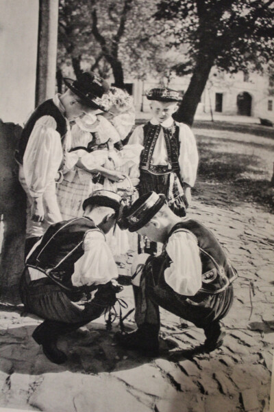 Dobová fotografie hanáckého kroje; zdroj: archiv J. Otáhalové