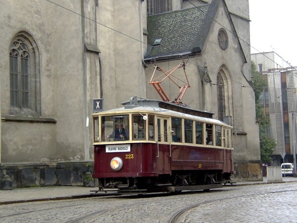 Tramvaj 223, zdroj: DPMO