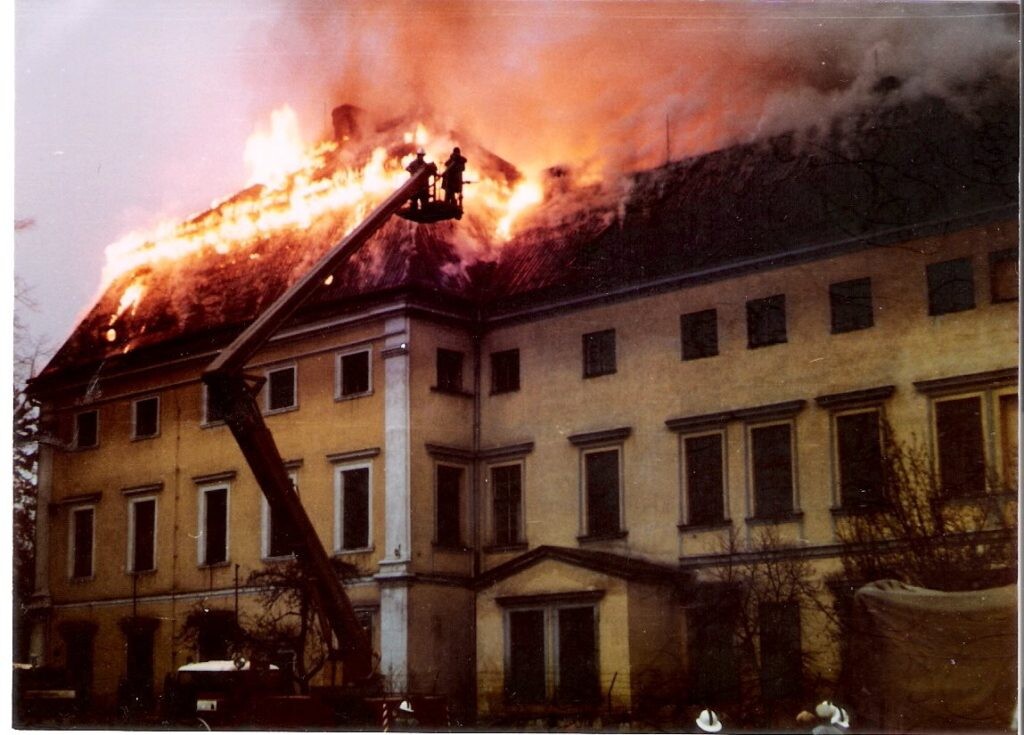 Požár zámku v roce 1985; zdroj: Zámek Dlouhá Loučka