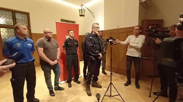 Po jednání povodňové komise města Olomouce, mluví Miroslav Žbánek, zdroj: Report.cz