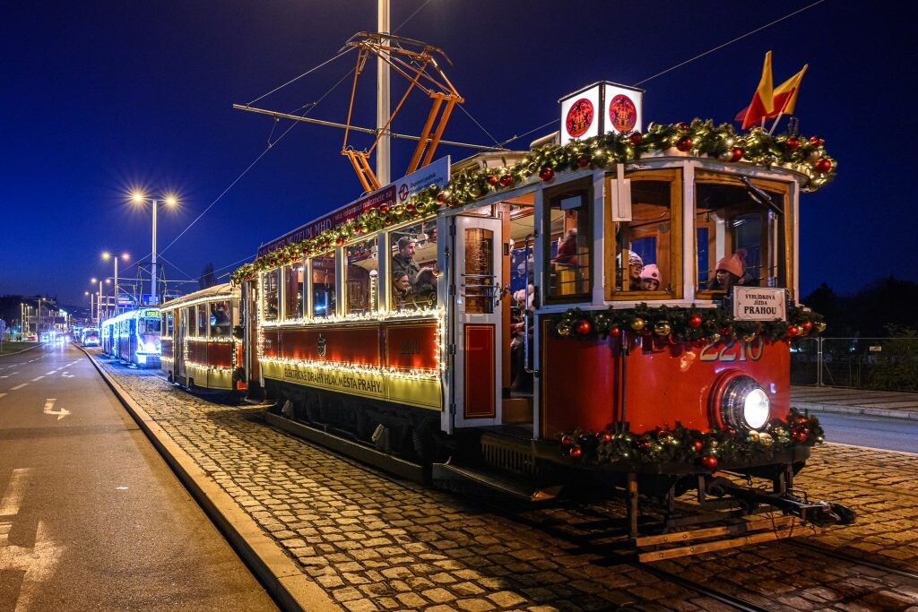 Vánoční tramvaj v Praze, zdroj: MHD86.cz