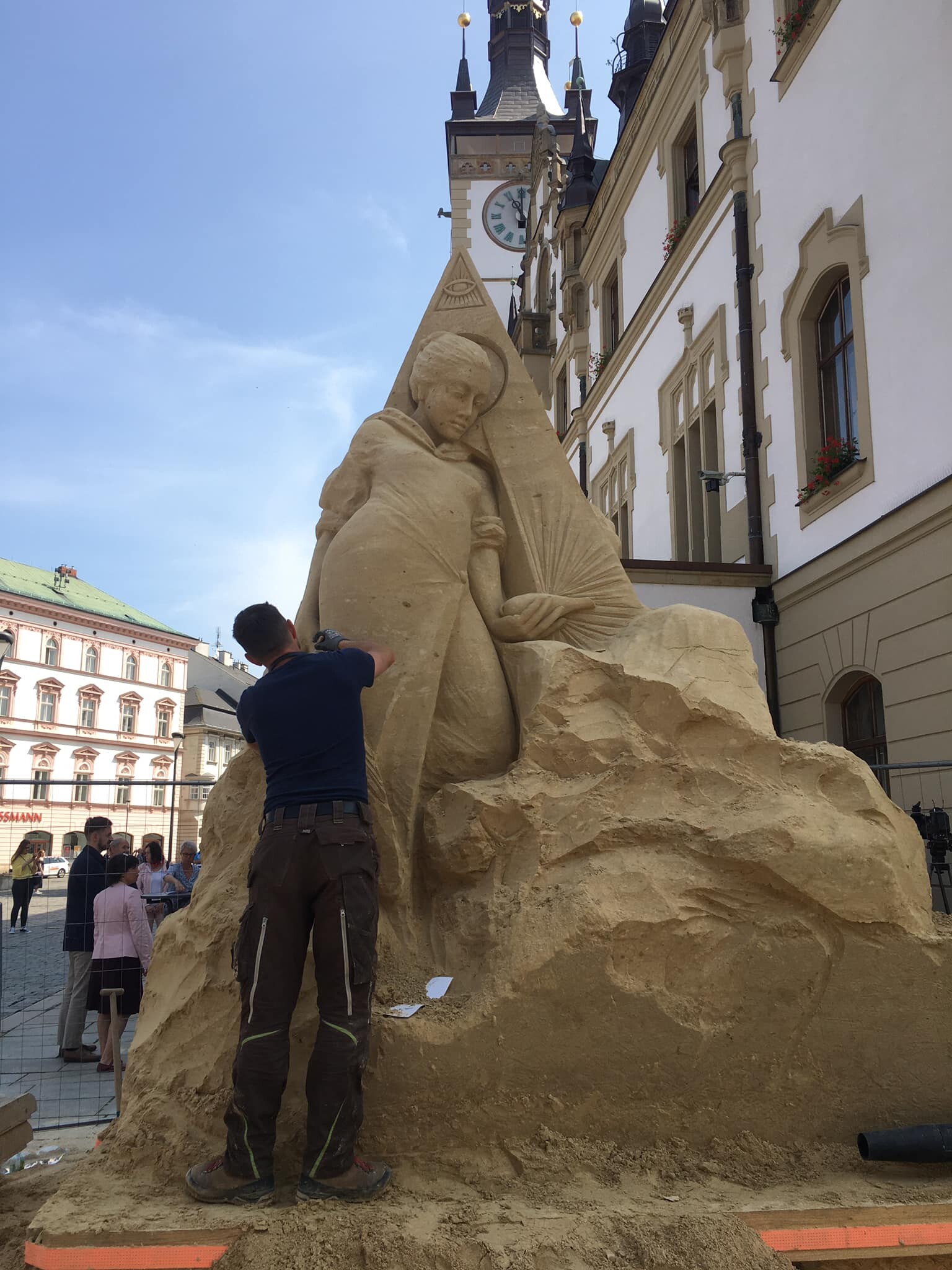 Socha věnovaná svaté Pavlíně (2023), foto: Olomoucký Report