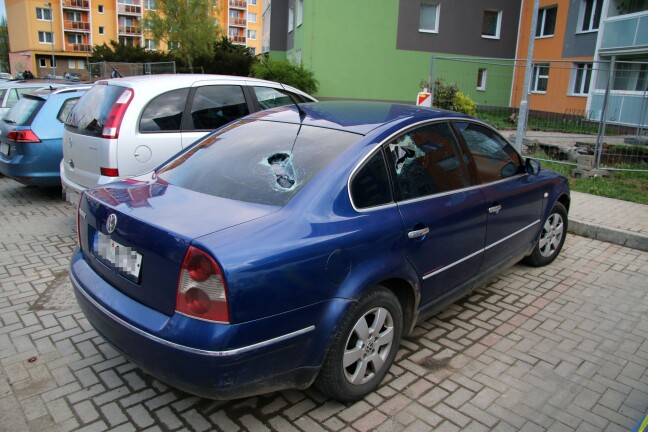 Poničené auto v Uničově. Zdroj: Policie ČR