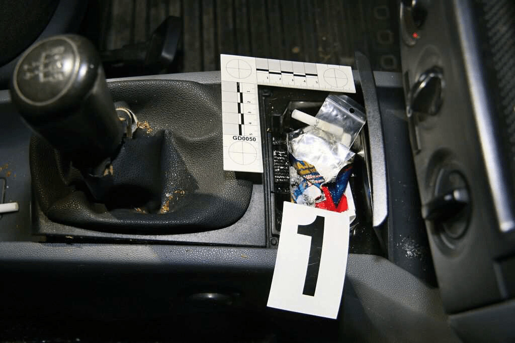 Policisté zadrželi dealerku pervitinu v podmínce i její spolujezdkyni, foto: Policie ČR