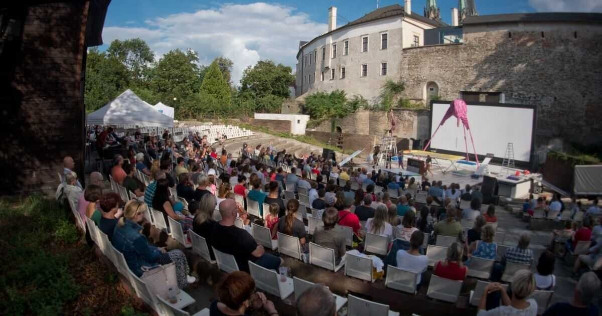 Cirk la Putyka se svým představením Kaleidoscope v letním kině v roce 2020, foto: Divadlo na Cucky