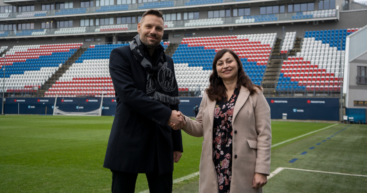 Nikolas Laskaroglu, obchodní ředitel SK Sigma Olomouc a Lenka Kadlecová, brand manažerka Pivovaru Litovel, foto: SK Sigma Olomouc