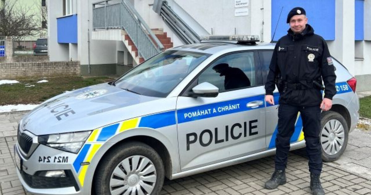 Policista Petr Přidal se mimo službu vydal pátrat po ztraceném seniorovi. Zdroj: Policie ČR
