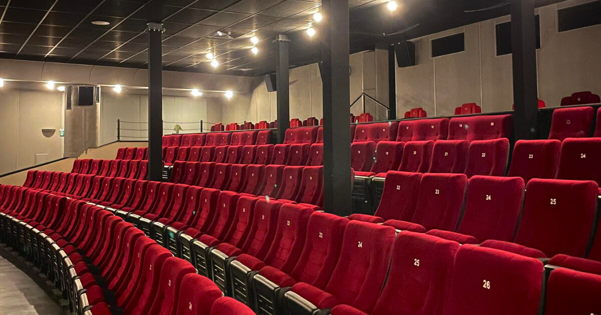 V kině teď jsou podpůrné sloupy, zdroj: kino Metropol