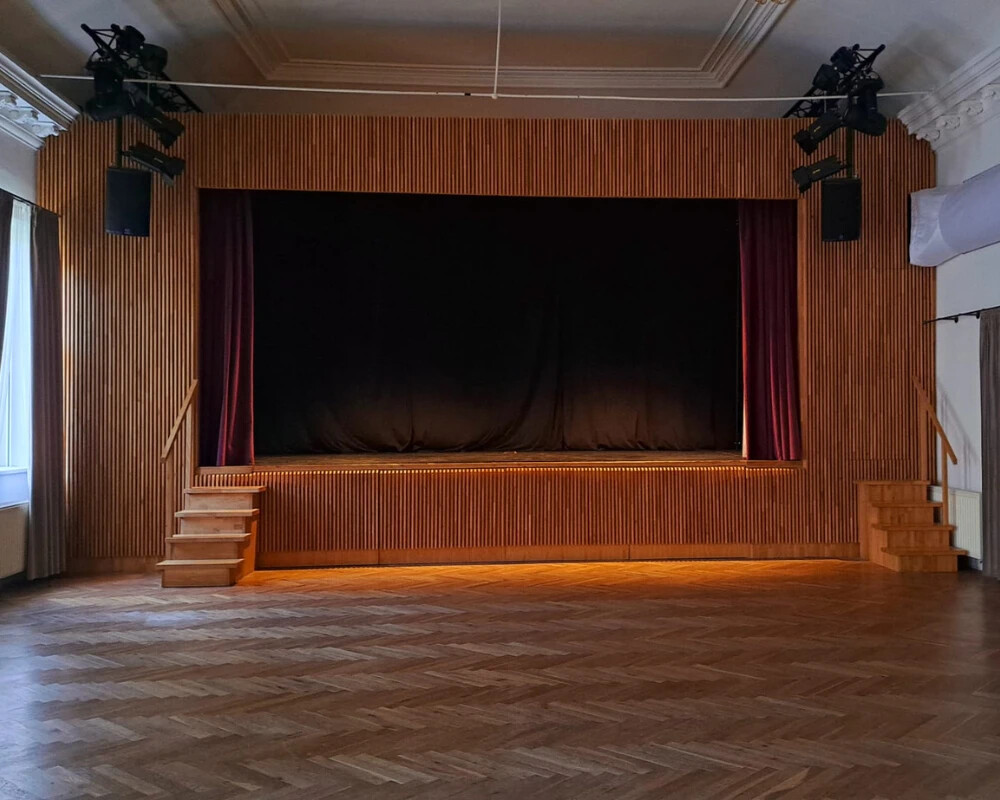 Scéna Sedmička, zdroj: Report.cz