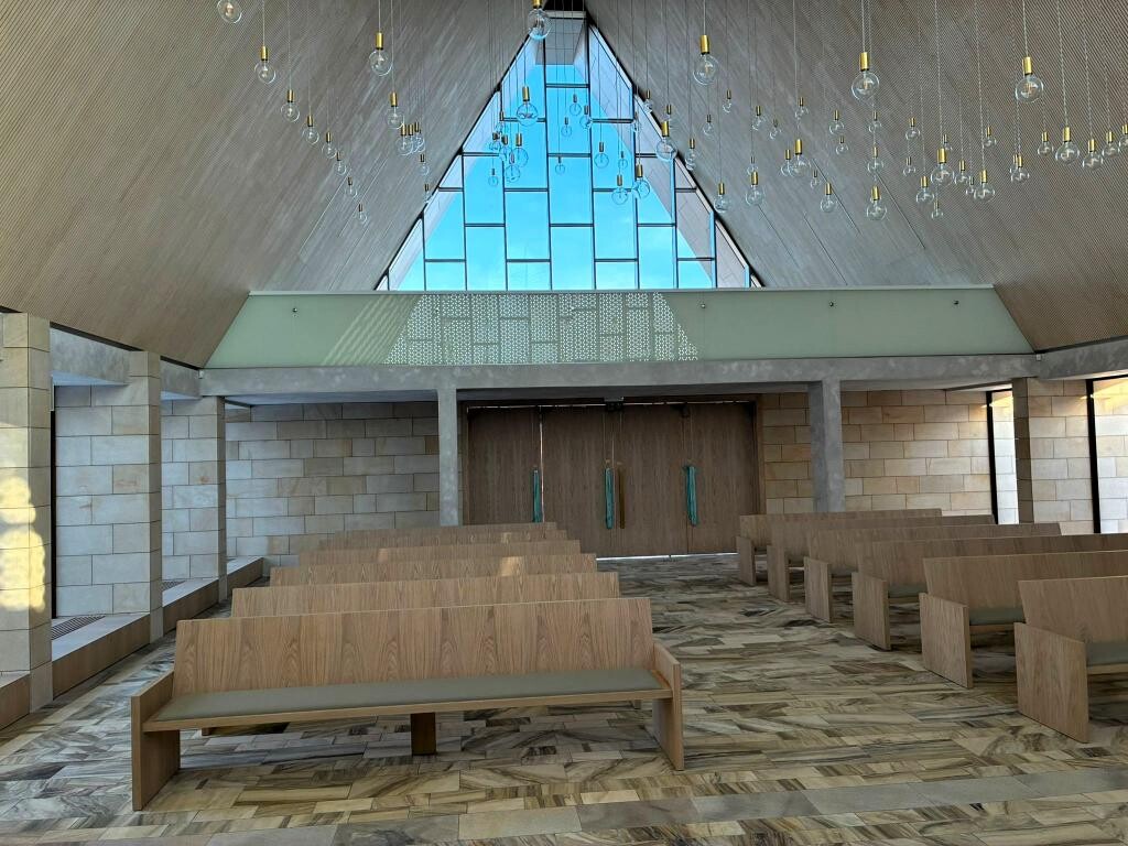 Aktuální foto obřadní síně a foto před rekonstrukcí, zdroj: město Přerov