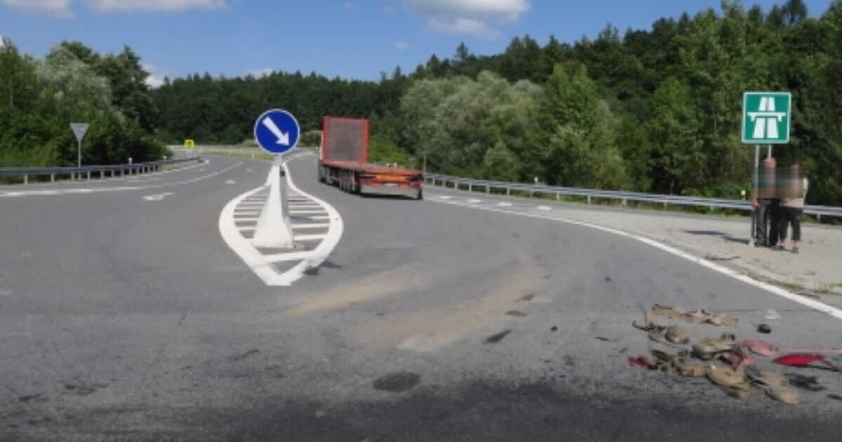 Dopravní nehoda u sjezdu na D35 | foto Policie ČR