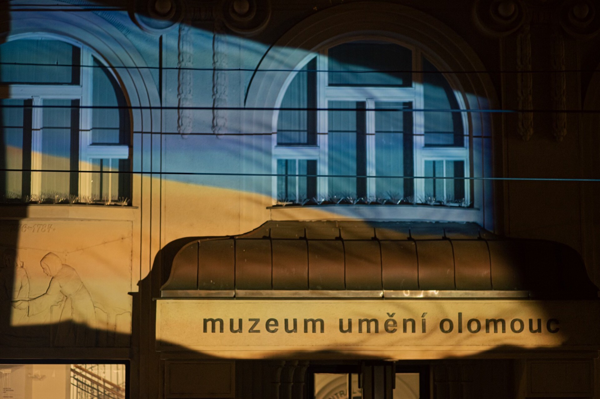 Projekce vlajky na budově Muzea umění Olomouc, foto: Štefan Berec