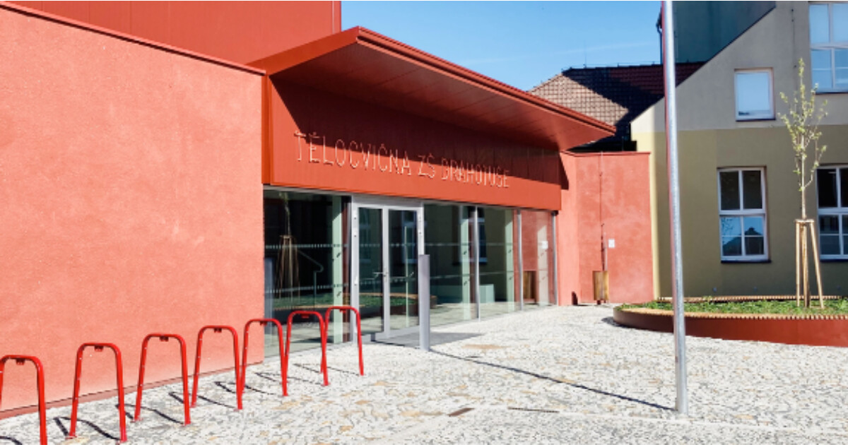 Vítězná tělocvična v Drahotuších, dům v Kolšově, škola SVAT, Dům seniorů Šternberk, rekonstruovaný dvorní trakt na Dolním náměstí, MUO Central, foto: Za krásnou Olomouc