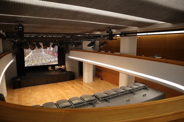 Vítězná tělocvična v Drahotuších, dům v Kolšově, škola SVAT, Dům seniorů Šternberk, rekonstruovaný dvorní trakt na Dolním náměstí, MUO Central, foto: Za krásnou Olomouc