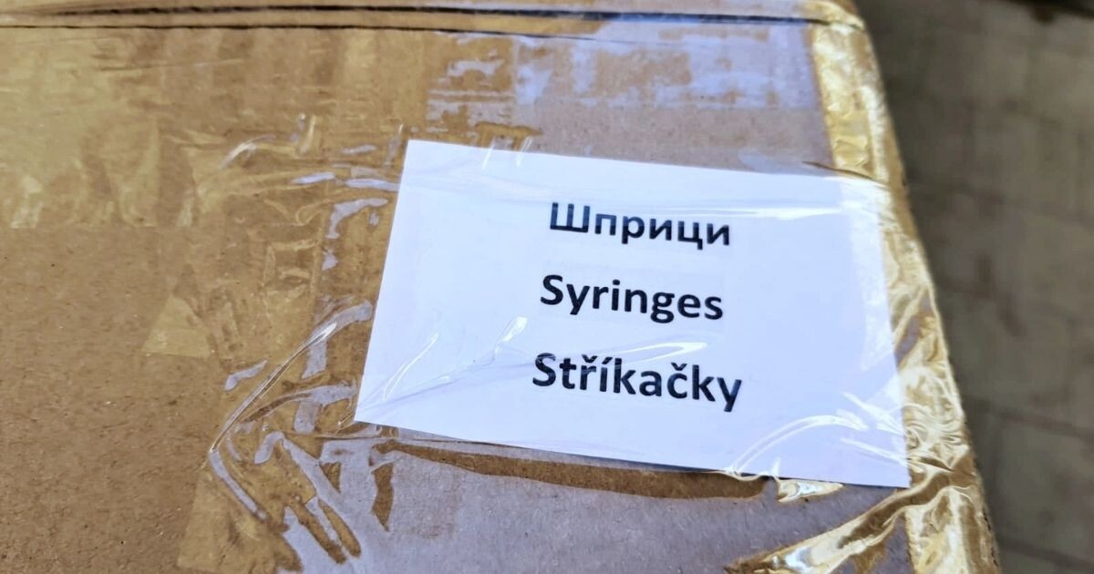 Jeden z balíků zdravotnického materiálu | foto FNOL