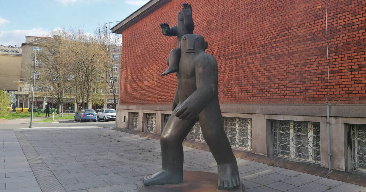 Svatý Kryštof je součástí výstavy Velký okamžik, která potrvá do 5. června. K vidění je před Galerií výtvarného umění v Ostravě. Zdroj: Olomoucký Report
