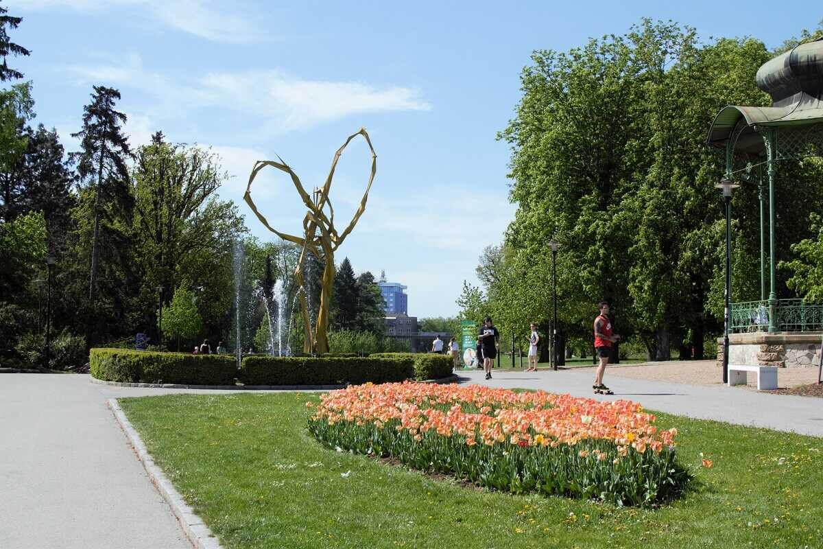 Jarní počasí nabilo olomoucké parky životem, foto: Radka Dušková