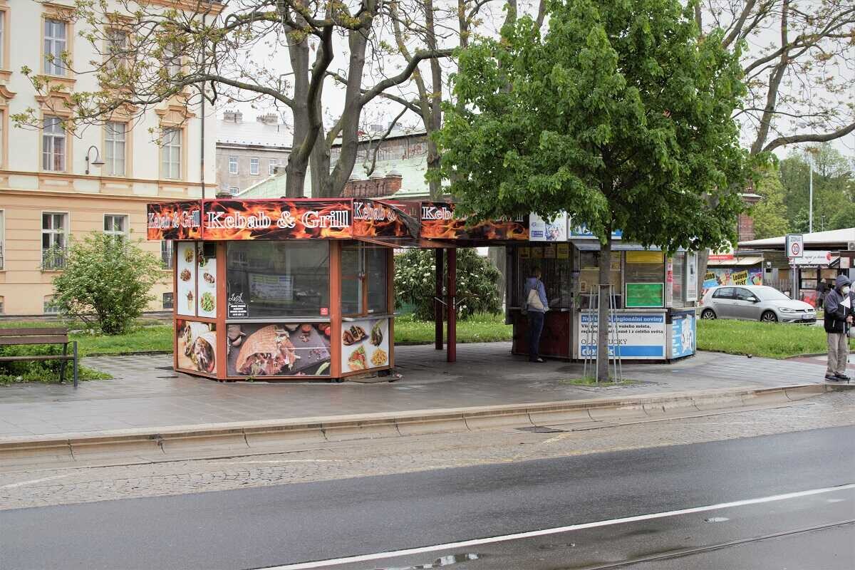 Nevzhledné stánky u olomoucké tržnice, foto: Olomoucký Report