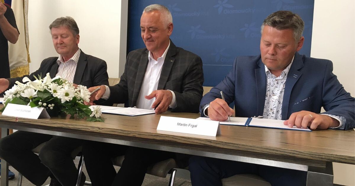 Podpis memoranda, foto: Olomouck Report