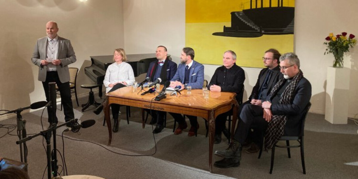 zleva: mluvčí MUO Tomáš Kasal, kurátorka Barbora Kundračíková, ministr Martin Baxa, ředitel MUO Ondřej Zatloukal, architekt Jan Šépka, náměstek Jan Žůrek, primátor Miroslav Žbánek, zdroj: Olomoucký Report