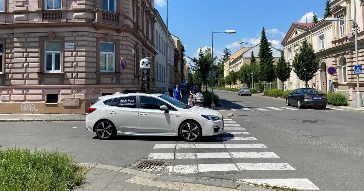 Snímkovací vůz Applu na ulici Polívkova v Olomouci, foto: Milko Piko - FB skupina Milujeme Olomouc
