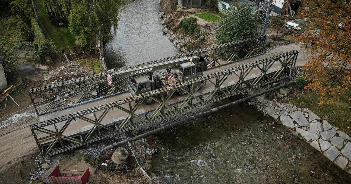 Provizorní most v obci Velká Kraš, zdroj: Armáda ČR