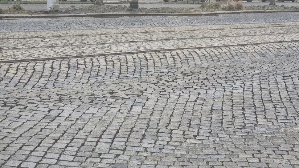 Propadlá vozovka, zdroj: město Olomouc