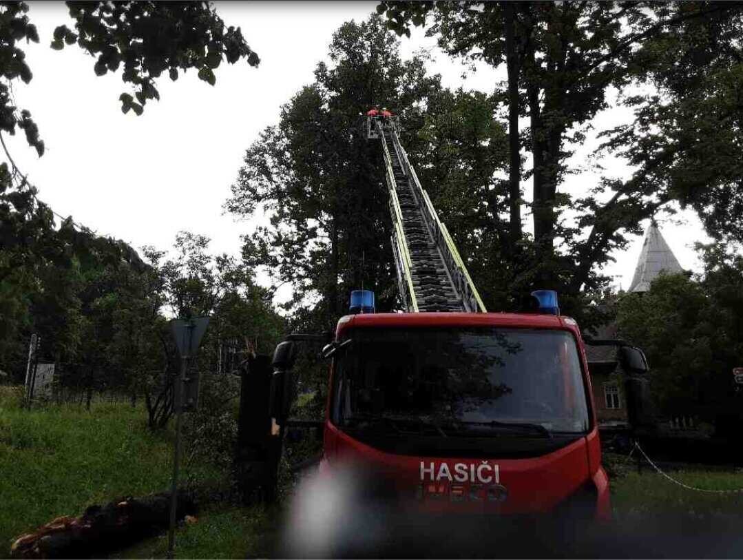 Hasiči v kraji od rána zasahují u desítek událostí spojených s bouřkami, foto: HZS OLK