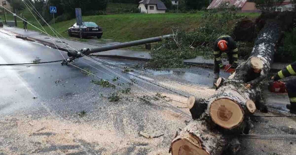 Hasiči v kraji od rána zasahují u desítek událostí spojených s bouřkami, foto: HZS OLK