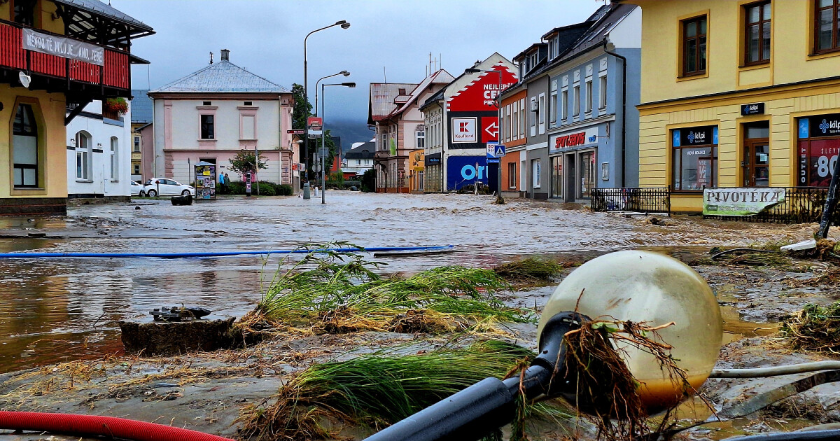 Lipovská ulice v Jeseníku krátce po kulminaci. Zdroj: Olomoucký Report