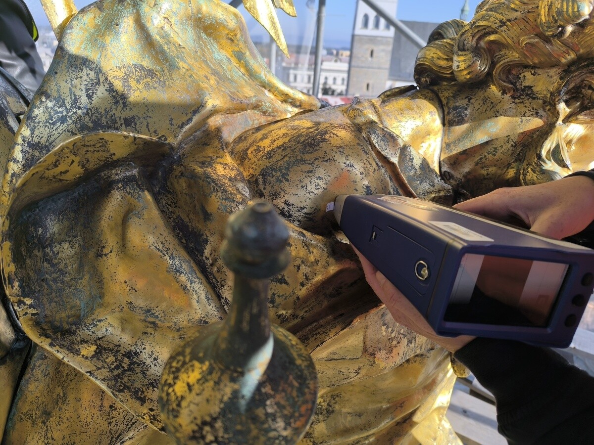 Rentgenový fluorescenční spektrometr, foto: Petr Bednář