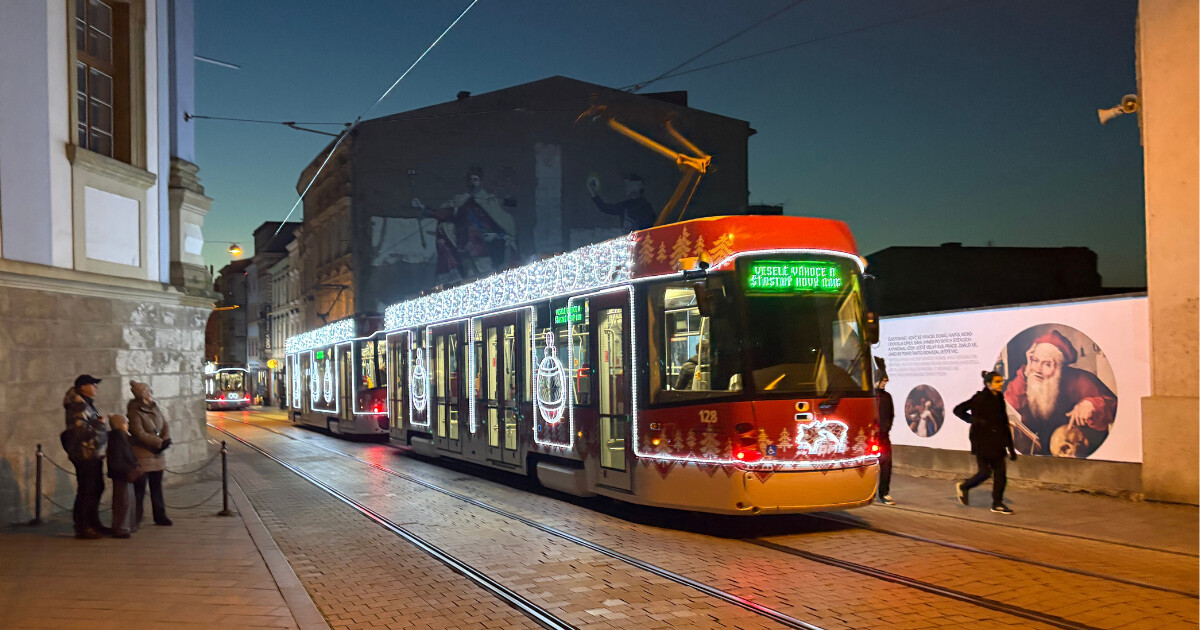 Letošní výzdoba olomouckých vánočních tramvají, foto: Report.cz