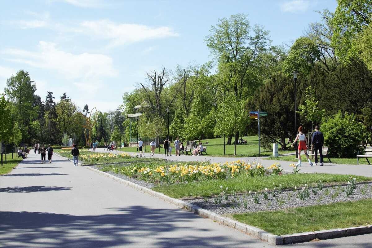 Jarní počasí nabilo olomoucké parky životem, foto: Radka Dušková