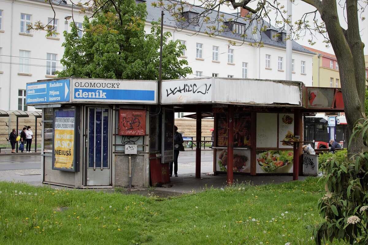Nevzhledné stánky u olomoucké tržnice, foto: Olomoucký Report