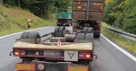 Převrácený návěs pod Červenohorským sedlem, foto: Policie ČR