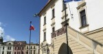 Před olomouckou radnicí vlaje izraelská vlajka, foto: Olomoucký Report