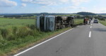 Opilý řidič převrátil kamion na bok, foto: Policie ČR