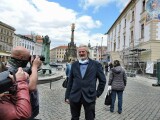 Radomír Surma při odhalování slunečních hodin na budově olomoucké radnice, foto: Osobnost Moravy