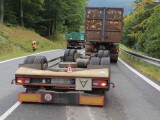 Převrácený návěs pod Červenohorským sedlem, foto: Policie ČR